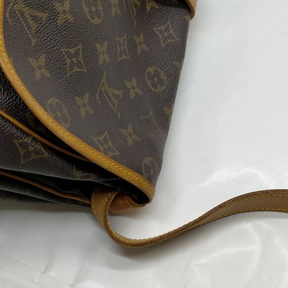 Authentic Louis Vuitton Saumur 35 Brown Monogram Crossbody Bag mon663-110925 - Picture 8 of 16